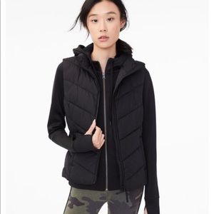 NWT Black puffer vest, winter staple